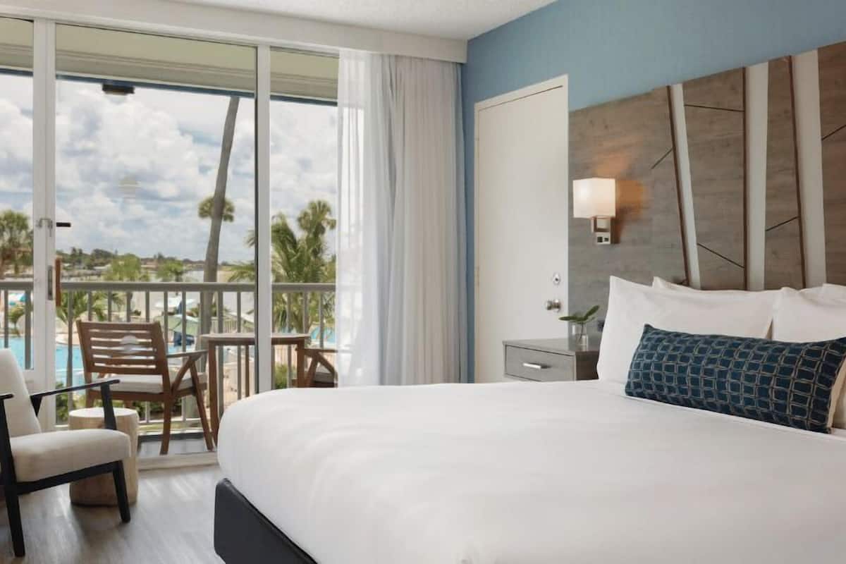 1 bedroom, premium bedding, in-room safe, desk