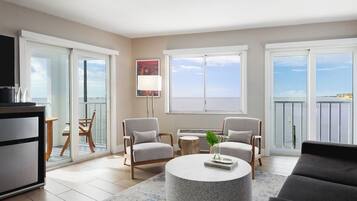 Premium bedding, in-room safe, desk, laptop workspace