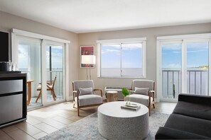 Premium bedding, in-room safe, desk, laptop workspace - SkyBeach Resort (St. Petersburg)