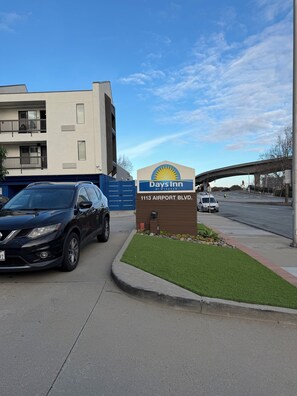 Front of property - Days Inn by Wyndham San Francisco S/Oyster Point Airport (South San Francisco)