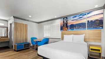 Business Room, 1 Queen Bed | In-room safe, desk, blackout drapes, iron/ironing board