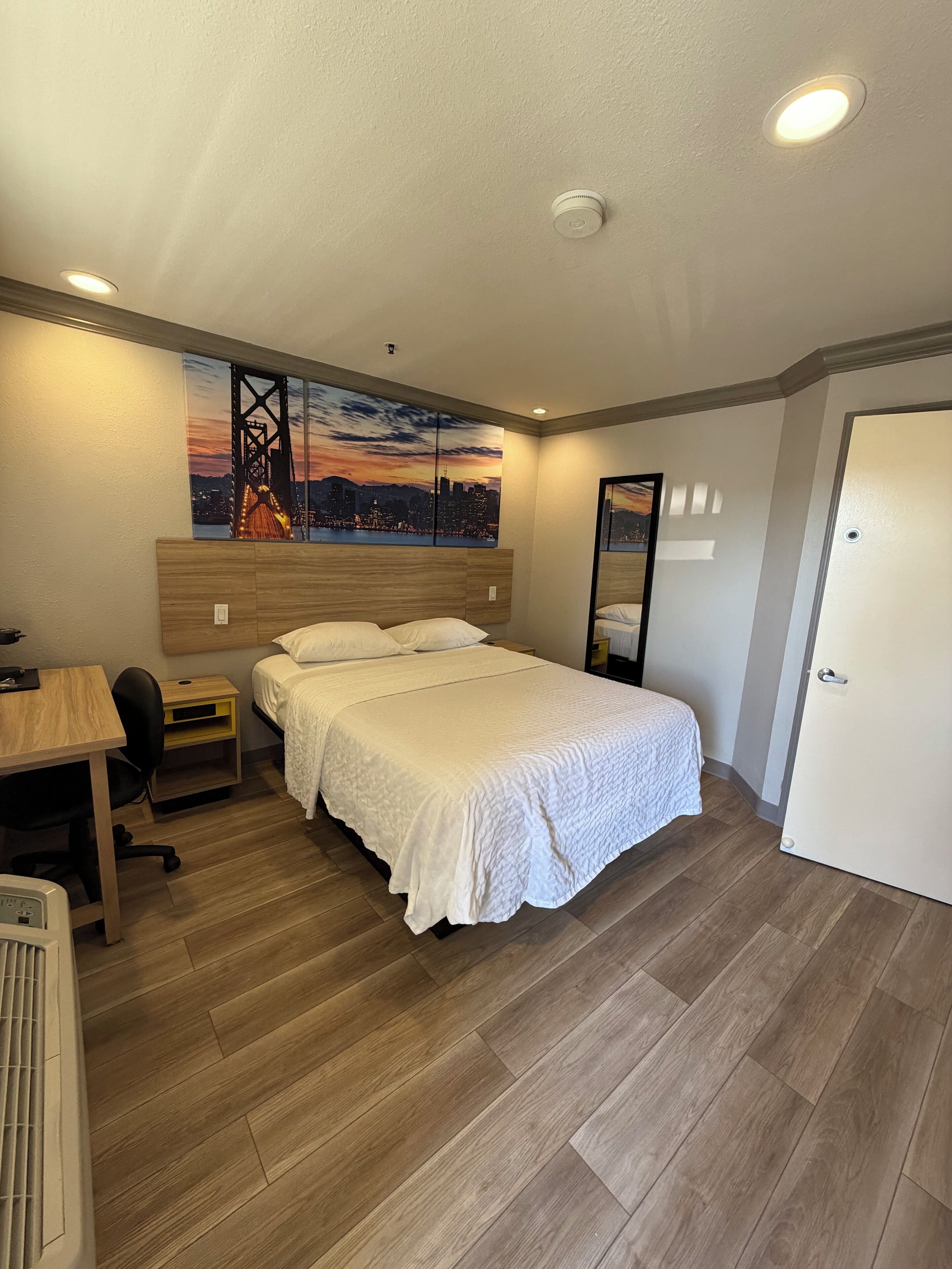 Standard Room, 1 Queen Bed, Accessible | In-room safe, desk, blackout drapes, iron/ironing board