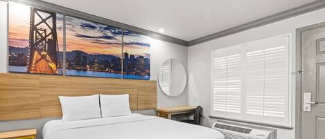 Standard Room, 1 Queen Bed | In-room safe, desk, blackout drapes, iron/ironing board