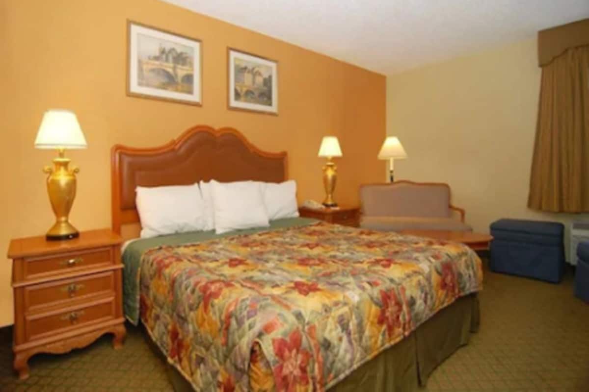 Down duvets, in-room safe, iron/ironing board, free WiFi