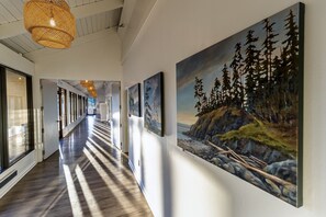 Hallway - Bayside Resort, an Ascend Collection Resort (Parksville)