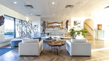 Coin salon dans le hall