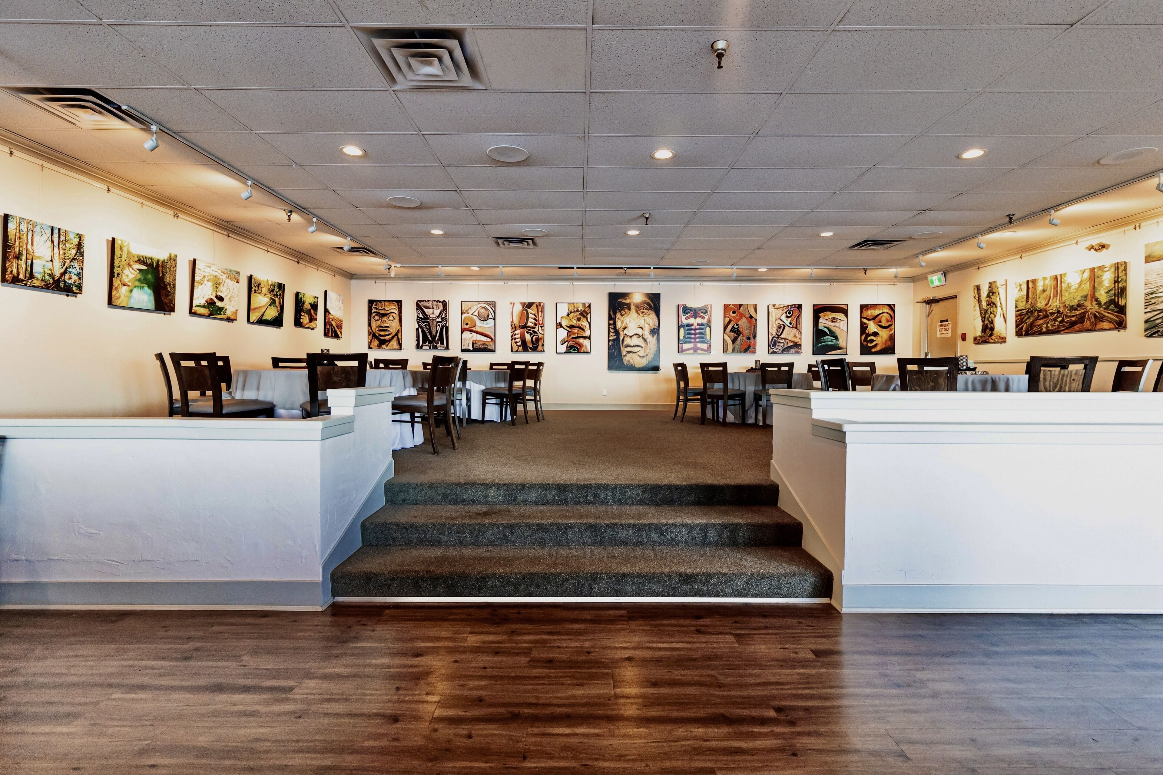 breakfast, lunch, dinner served; sea views