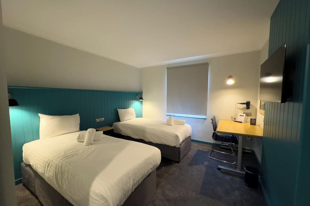 Refurbished Twin Room | 1 bedroom, iron/ironing board, free WiFi, bed sheets