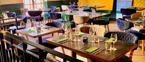 Breakfast, lunch and dinner served