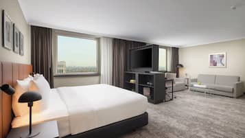 Junior Suite, 1 King Bed | Premium bedding, minibar, in-room safe, desk