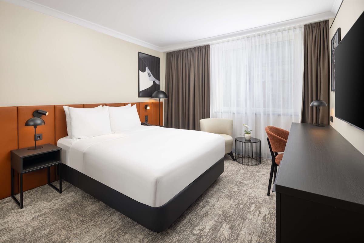 Premium bedding, minibar, in-room safe, desk