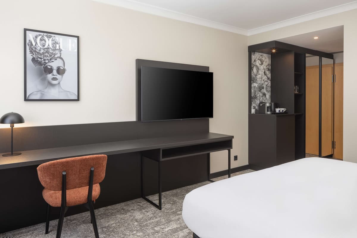 Premium bedding, minibar, in-room safe, desk