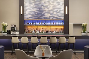 Serves lunch and dinner - Hilton Düsseldorf (Düsseldorf)