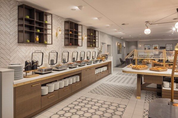 Café da manhã com buffet todos os dias (EUR 18 por pessoa) 
