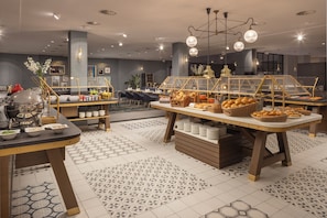 Café da manhã com buffet todos os dias mediante uma taxa