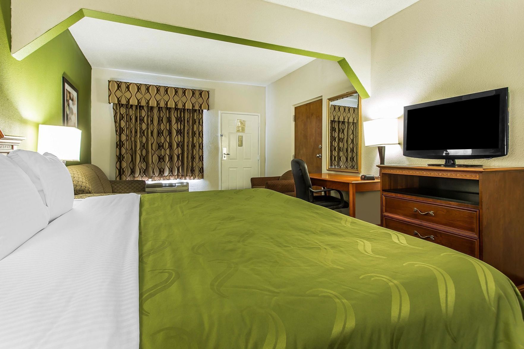 Desk, blackout drapes, iron/ironing board, free WiFi