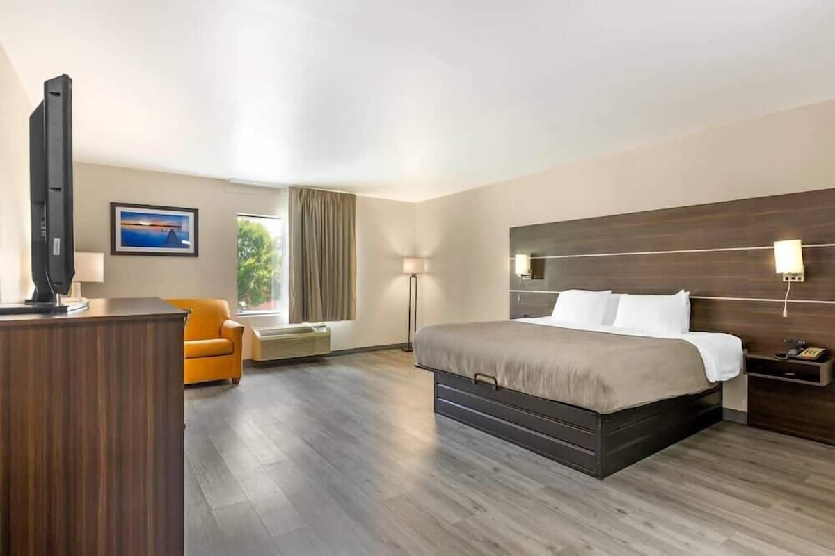 Desk, blackout drapes, iron/ironing board, free WiFi