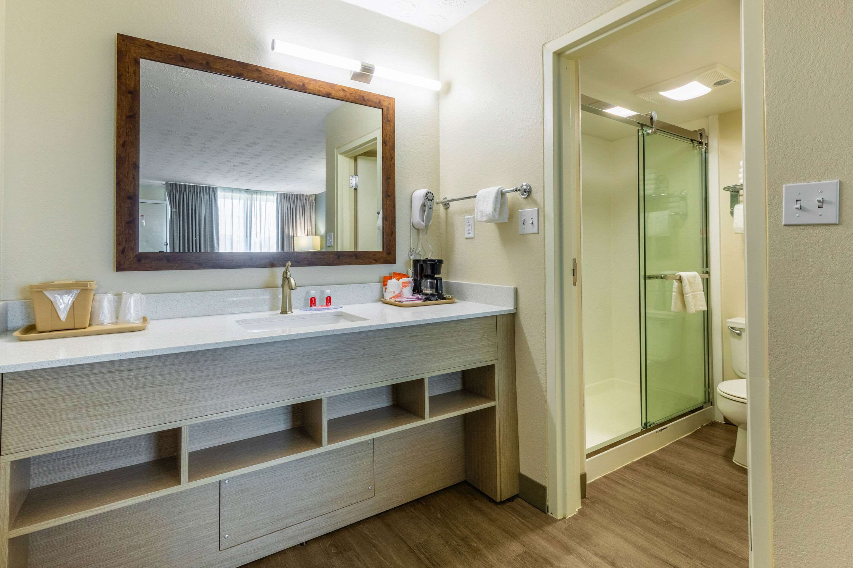 Standard Room, 2 Double Beds, Non Smoking | Bathroom | Free toiletries, hair dryer, towels
