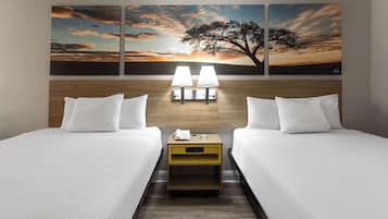 Habitación estándar, 2 camas Queen size, para fumadores | Escritorio, tabla de planchar con plancha, cunas y camas extra