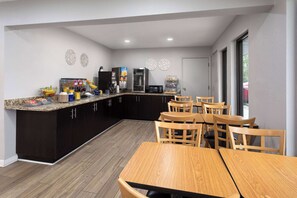 Free daily continental breakfast