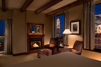 Studio Suite, 1 King Bed | Premium bedding, minibar, in-room safe, desk at The Bostonian Hotel Boston