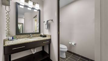 Standard Room, 1 Queen Bed, Non Smoking | Desk, blackout drapes, soundproofing, iron/ironing board