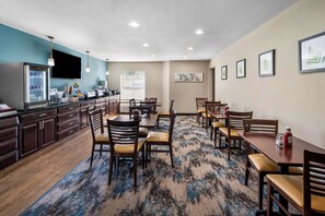 Free daily buffet breakfast  - Sleep Inn Springfield West (Springfield)