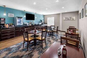 Free daily buffet breakfast - Sleep Inn Springfield West (Springfield)