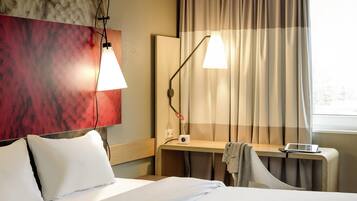 Standard Room, 1 Twin Bed | 1 bedroom, desk, laptop workspace, blackout drapes