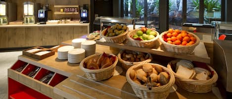 Tägliches Frühstücksbuffet gegen Gebühr