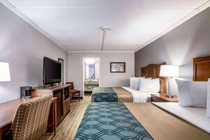 Escritorio, wifi gratis y ropa de cama 