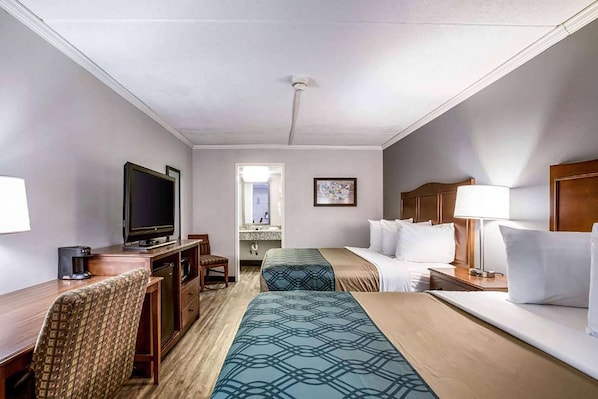 Chambre, 2 grands lits, non-fumeur | Bureau, accès au Wi-Fi (inclus), literie fournie
