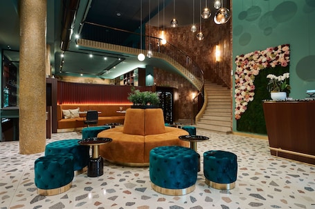 Lobby lounge. Best Western Hotel Biri