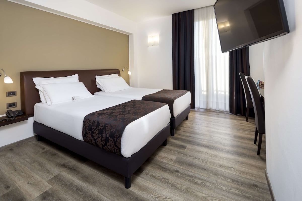 Chambre Confort avec lits jumeaux | 1 chambre, literie hypoallergénique, couette en duvet d'oie, minibar