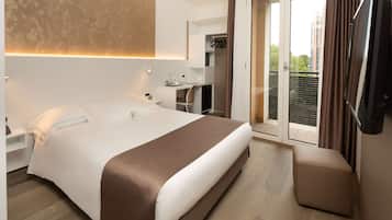 1 bedroom, hypo-allergenic bedding, down comforters, minibar