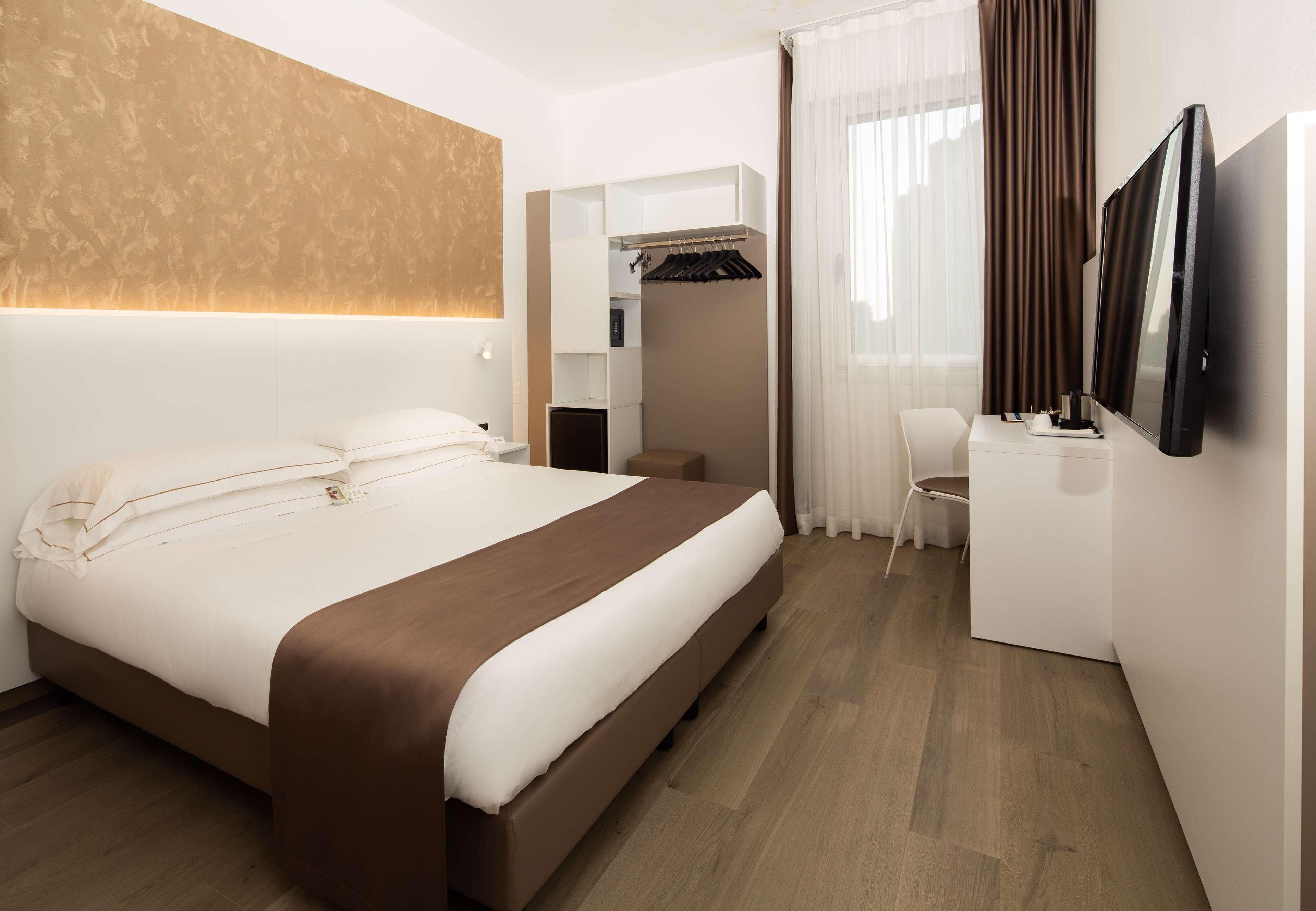 Hypo-allergenic bedding available, down comforters, minibar
