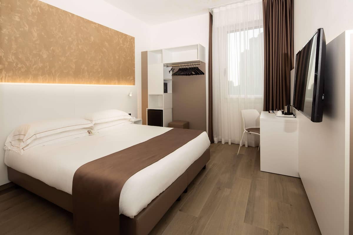 Literie hypoallergénique, couette en duvet d'oie, minibar