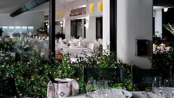 Se sirven desayunos, comidas, cenas y cocina italiana