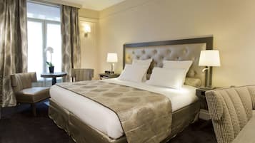 Hochwertige Bettwaren, Minibar, Zimmersafe, Schreibtisch