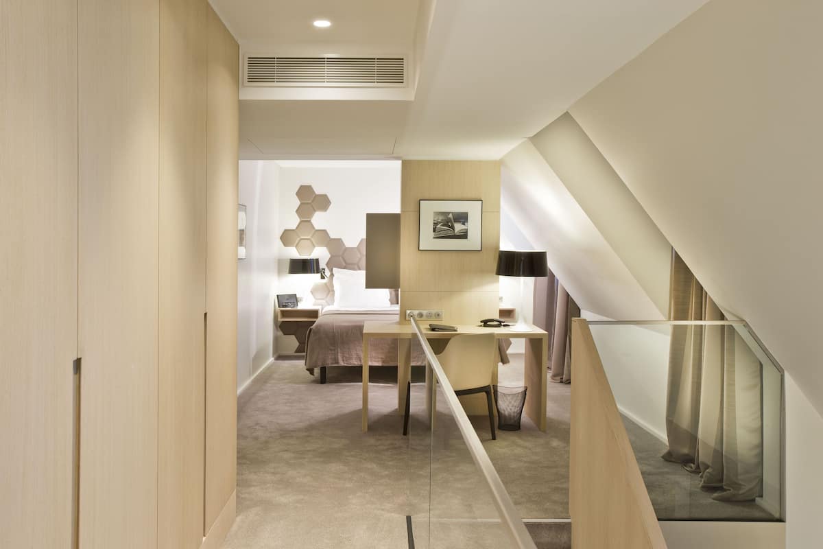 Ropa de cama de alta calidad y minibar