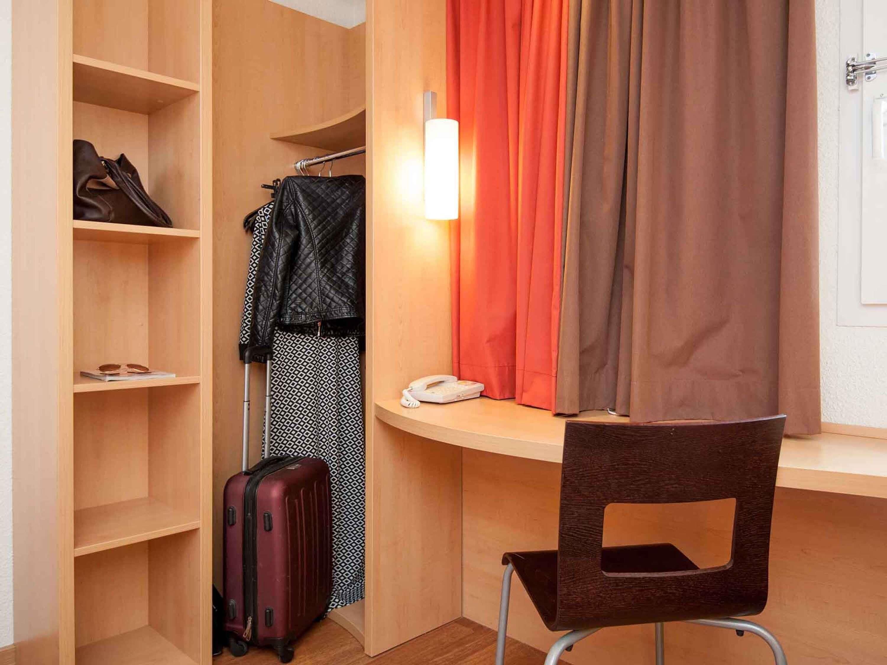 Caixa forta a l'habitació, escriptori i habitacions insonoritzades 