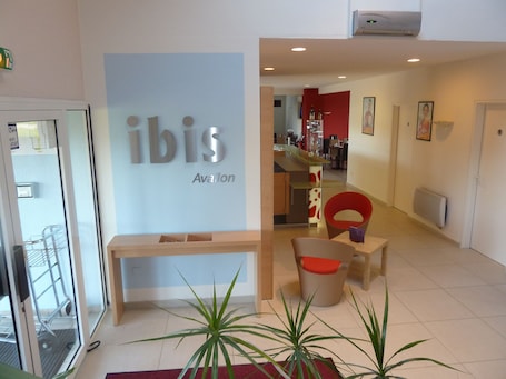 Interior entrance. Hotel ibis Avallon