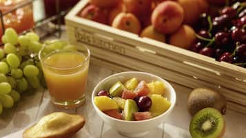 Desayuno continental (EUR 11.90 por persona)