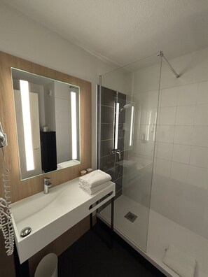 Bathroom - Hotel ibis Avallon (Magny)