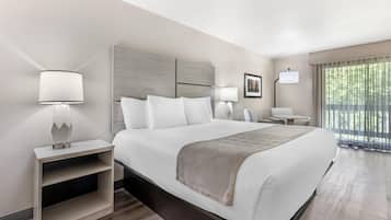 Standard Room, 1 King Bed, Non Smoking, Balcony (Pet Friendly)