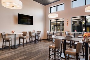 Free daily full breakfast - Best Western New Oregon (Eugene)