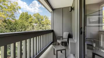 Standard Room, 1 King Bed, Non Smoking, Balcony | Desk, laptop workspace, blackout curtains, iron/ironing board