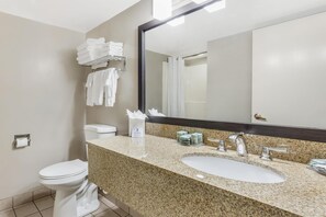 Suite, Multiple Beds, Non Smoking, Refrigerator | Bathroom - Best Western New Oregon (Eugene)