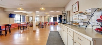 Days Inn by Wyndham College Station University Drive