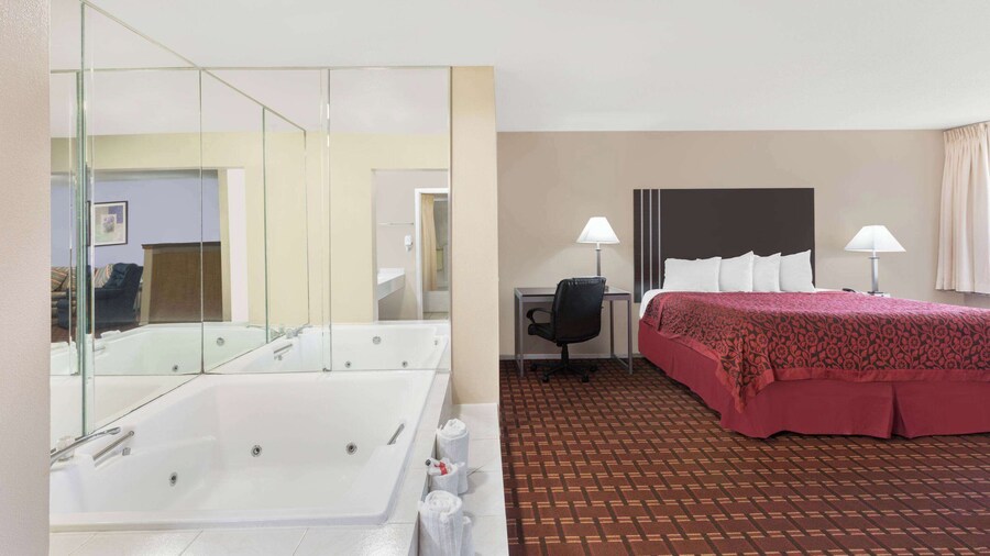 Days Inn by Wyndham College Station University Drive